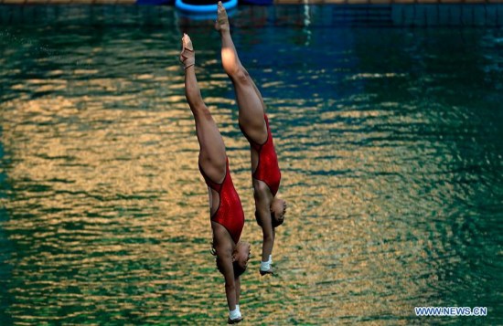 Chen Ruolin and Liu Huixia of China compete during the final of women's synchronised 10m platform of diving at the 2016 Rio Olympic Games in Rio de Janeiro, Brazil, on Aug. 9, 2016. Chen Ruolin and Liu Huixia won gold medal with scores of 354. (Xinhua/Cao Can)