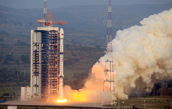 The Gaofen 3 high-resolution Earth observation satellite is launched on Wednesday morning. (Photo/Xinhua)