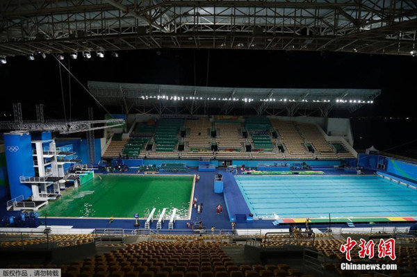 Photo shows the green water in the diving pool of the Rio Olympic Games. (Photo/Agencies)