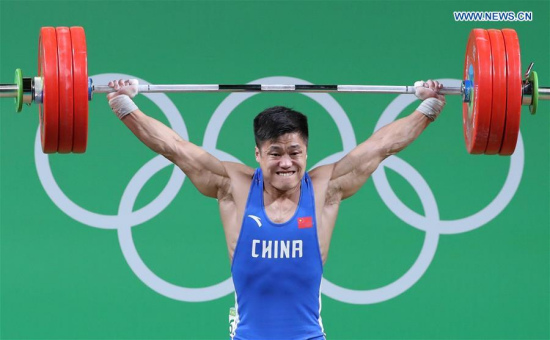 Lyu xiaojun of China competes during the men's 77kg weightlifting competetion at the 2016 Rio Olympic Games in Rio de Janeiro, Brazil, on Aug. 10, 2016. Lyu xiaojun smashed the men's snatch world record with 177kg. (Xinhua/Li Ming)  