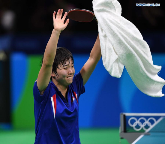 Kim Song-I of the Democratic People's Republic of Korea (DPRK) celebrates for wining over Japan's Ai Fukuhara during the women's singles bronze madel match of table tennis at the 2016 Rio Olympic Games in Rio de Janeiro, Brazil, on Aug. 10, 2016. Kim Song I won the match 4-1. (Xinhua/Lin Yiguang)  