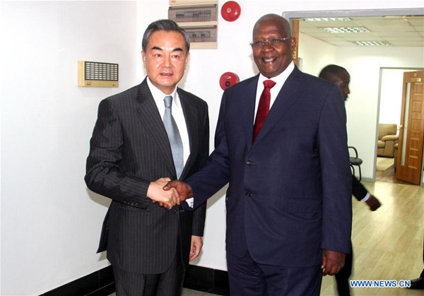 Chinese Foreign Minister Wang Yi (L) shakes hands with his Ugandan counterpart Sam Kutesa during their talks in Kampala, Uganda, Aug. 11, 2016. (Xinhua/Yuan Qing)