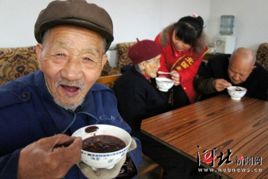 A senior at a nursing home in Hebei province. (Photo/hebnews.cn)