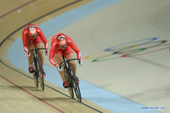 Gong Jinjie (front) and Zhong Tianshi of China compete during the final of women's team sprint cycling track at the 2016 Rio Olympic Games in Rio de Janeiro, Brazil, on Aug. 12, 2016. China won the gold medal. (Photo: Xinhua/Li Ga)