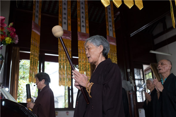 Elderly residents, all lay Buddhists, chant scriptures from 5 pm to 6 pm every day. at the home. PHOTOS BY GAO ERQIANG / CHINA DAILY
