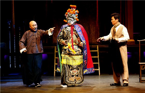 The Stage, directed by and starring Chen Peisi (left), is the first production by the Beijing Comedy Theater.(Photo provided to China Daily)