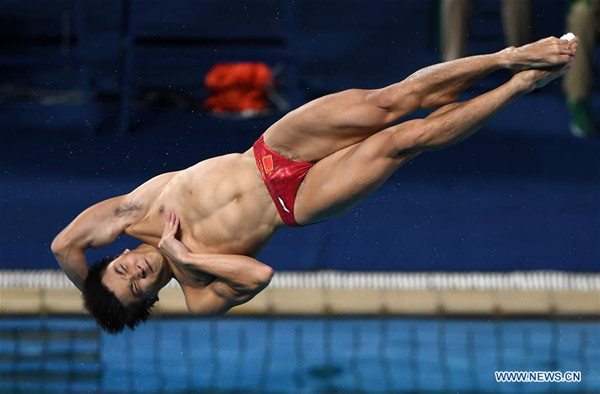 China's Cao Yuan competes during the men's 3m springboard final of Diving at the 2016 Rio Olympic Games in Rio de Janeiro, Brazil, on Aug. 16, 2016. Cao Yuan won the gold medal. (Xinhua/Wang Yuguo)