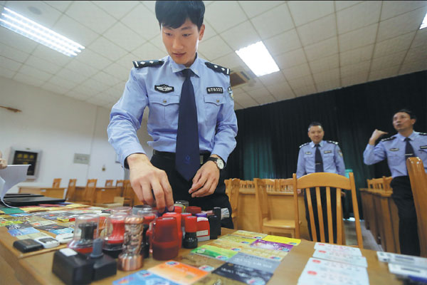 More than 2 million yuan earned via money laundering was handed over to police by a suspect at an underground bank in Guangzhou, Guangdong, in April last year. Xinhua