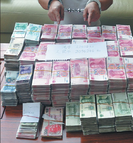 More than 2 million yuan earned via money laundering was handed over to police by a suspect at an underground bank in Guangzhou, Guangdong, in April last year. Xinhua