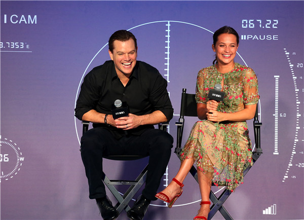 Matt Damon and Swedish actress Alicia Vikander promote the upcoming film Jason Bourne in Beijing. The film will premiere on the Chinese mainland on Aug 23. JIANG DONG/CHINA DAILY