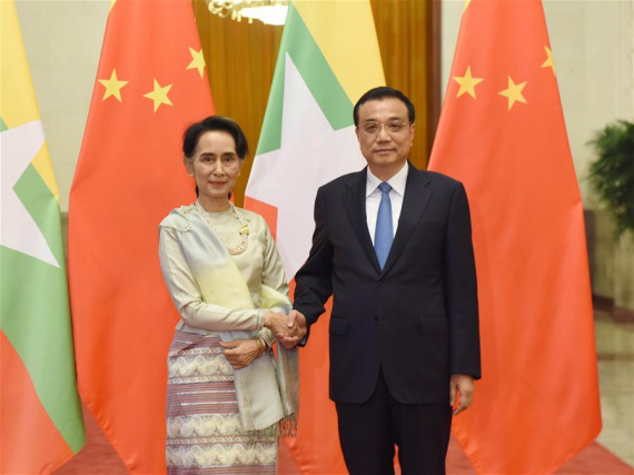 Chinese Premier Li Keqiang (R) holds talks with Myanmar's State Counsellor Aung San Suu Kyi in Beijing, capital of China, Aug. 18, 2016. Aung San Suu Kyi started a five-day official visit to China on Wednesday. (Photo: Xinhua/Rao Aimin)
