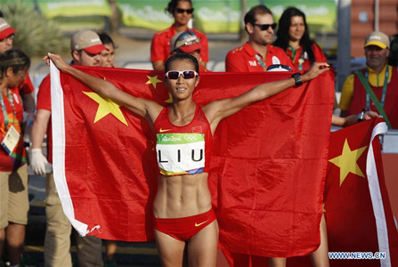 China's Liu Hong celebrates after the women's 20KM race walk at the 2016 Rio Olympic Games in Rio de Janeiro, Brazil, on Aug. 19, 2016. Liu Hong won the gold medal. (Xinhua/Wang Lili)