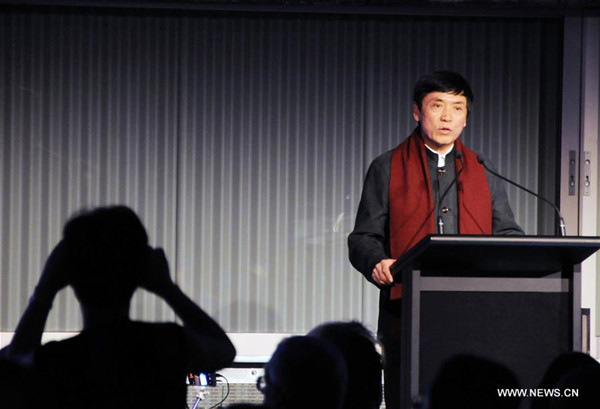 Cao Wenxuan gives a speech during the awarding ceremony of the Hans Christian Andersen Award in Auckland, New Zealand, Aug. 20, 2016. Cao Wenxuan, one of China's most popular authors of children's fictions, received the Hans Christian Andersen Award here on Saturday, becoming the first Chinese writer for the most distinguished international honor for children's literature. (Xinhua/Tian Ye) 