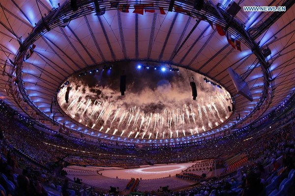 Fireworks explode over the Maracana Stadium during the closing ceremony of the 2016 Rio Olympic Games in Rio de Janeiro, Brazil, Aug. 21, 2016. Xinhua/Liu Bin