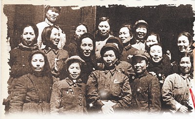 Some of the female soldiers that took part in the Long March pose for a photo in Beijing in 1949. (Photo/81.cn)