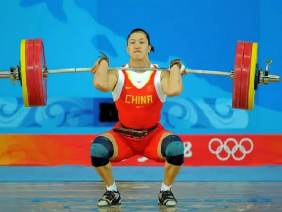 Chinese weightlifter Cao Lei wins the women's 75 kg at 2008 Beijing Olympic Games. (File photo)