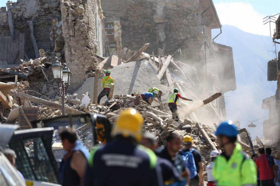 Photo taken on Aug. 24, 2016 shows damaged houses after the earthquake in Amatrice, central Italy. The 6.0 magnitude earthquake hit the city of Rieti at 3:32 a.m. Wednesday (0132 GMT), with a shallow depth of 4.2 km, according to the National Institute of Volcanology and Seismology. (Photo: Xinhua/Jin Yu)