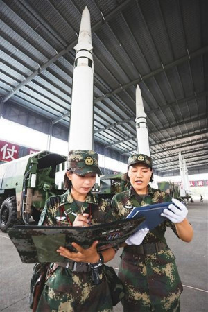 Two female missile launchers. (Photo/china.com.cn)