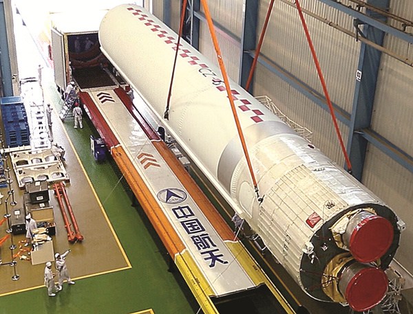 The Long March 5 carrier rocket is loaded onto a cargo truck at an unspecified assembly plant. (Photo/Xinhua)