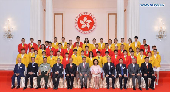 Guests pose for a group photo with members of a delegation of Chinese mainland Olympians during a banquet held by the government of Hong Kong Special Administrative Region to welcome the delegation, in Hong Kong, south China, Aug. 27, 2016. (Xinhua)