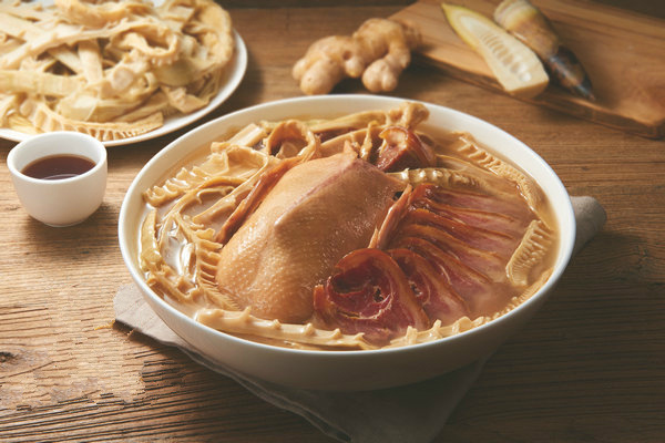 Old duck pot, one of the signature dishes of Zhangshengji. (Photo by Mike Peters/China Daily)
