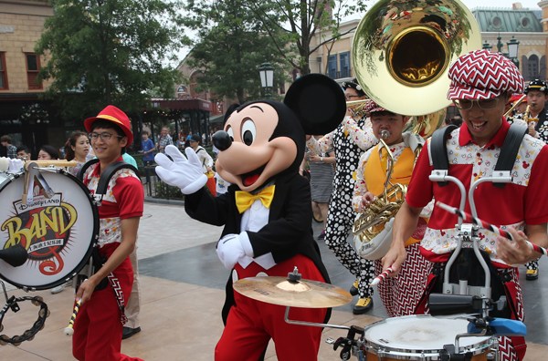 Performances at the official opening of Shanghai Disney Resort, June 16, 2016. (Photo/Xinhua)