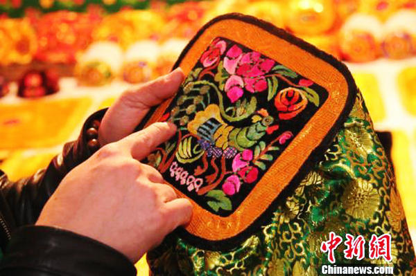 Traditional Uygur embroidery. (Photo/Chinanews.com)