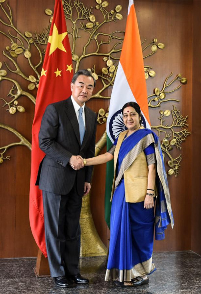 Chinese Foreign Minister Wang Yi (L) shakes hands with Indian Minister of External Affairs Sushma Swaraj in New Delhi, India, Aug. 13, 2016. (Xinhua/Bi Xiaoyang)