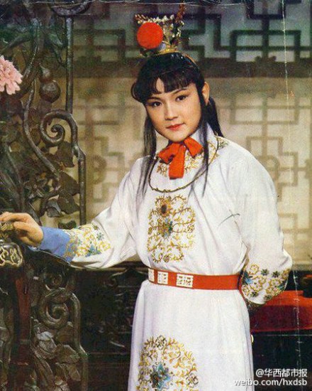 Ouyang Fenqiang, stars Jia Baoyu in the 1987 TV adaptaion of The Dream of the Red Chamber. (Photo/Sina Weibo)