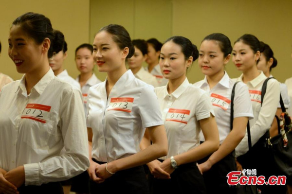Applicants for the job as flight attendant wait to be interviewed by an airlines company in Suzhou, Jiangsu province, Oct 10, 2014. (Photo/Wang Sizhe)