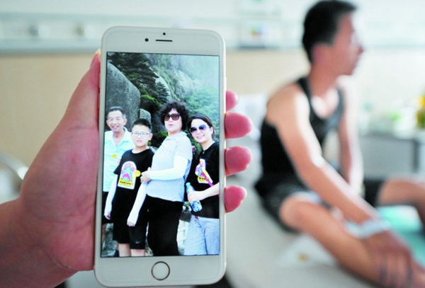 Sun's mother (second from the right) in a photo taken during the trip. (Photo/ctdsb.net)