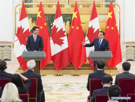  Chinese Premier Li Keqiang (R) and Canadian Prime Minister Justin Trudeau meet journalists after their talks in Beijing, capital of China, Aug. 31, 2016. (Photo: Xinhua/Wang Ye)