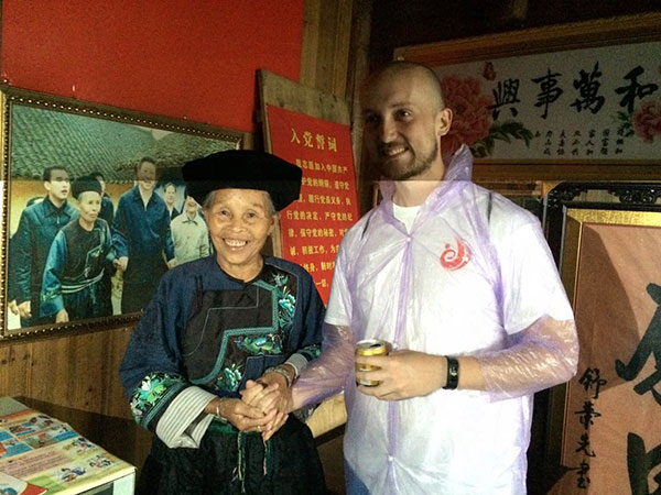 Long Decheng poses for a photo with China Daily reporter Tyler Terrance O'Neil in Shibadong, Hunan province, Aug 31, 2016. (Photo by Liu Jing/chinadaily.com.cn)