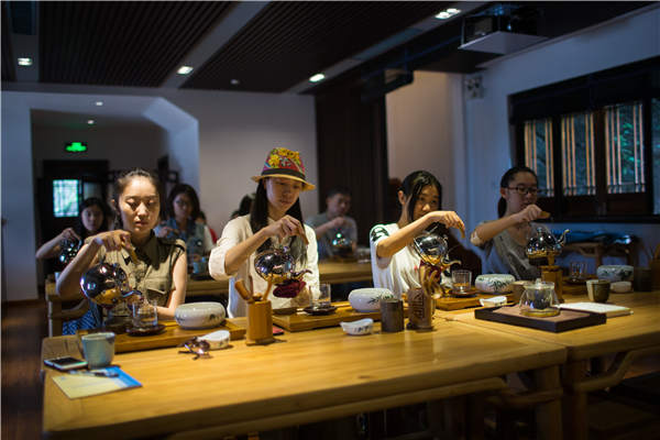 The China National Tea Museum hosts many activities to help young generations better understand the country's tea culture.