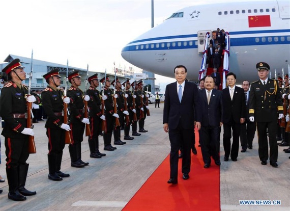 Chinese Premier Li Keqiang arrives in the Laotian capital of Vientiane on Sept. 6, 2016, setting in motion his first official visit to the country, where he will also attend the East Asia Summit.  (Photo: Xinhua/Rao Aimin)