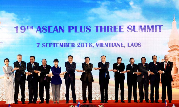  Chinese Premier Li Keqiang (6th R) attends the 19th summit of ASEAN+3 (China, Japan and South Korea) in Vientiane, Laos, Sept. 7, 2016. (Photo: Xinhua/Rao Aimin)