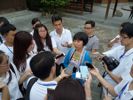 Luo Jiamei does interviews with reporters on her career creation. (Photo provided to chinadaily.com.cn)
