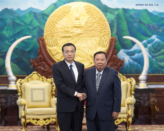 Chinese Premier Li Keqiang (L) meets with Laotian President Bounnhang Vorachit in Vientiane, Laos, Sept. 8, 2016. (Photo: Xinhua/Wang Ye)