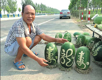 Gu Xinliang shows watermelons he carved with his thumbnails on a country road near his home in Jiaxian county, Henan province. Li Kongxun / For China Daily