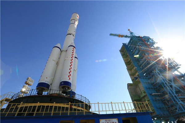 Tiangong-2, China's second space lab, aboard the CZ-2F rocket carrier, is transferred to the launch pad at the Jiuquan Satellite Launch Center in Gansu province on Friday. (Photo/China Daily)