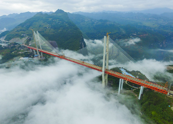 The Beipanjiang Bridge connects Xuanwei, Yunnan province, and Shuicheng, Guizhou province, in Southwest China. (Photo by WU DONGJUN/CHINA DAILY)