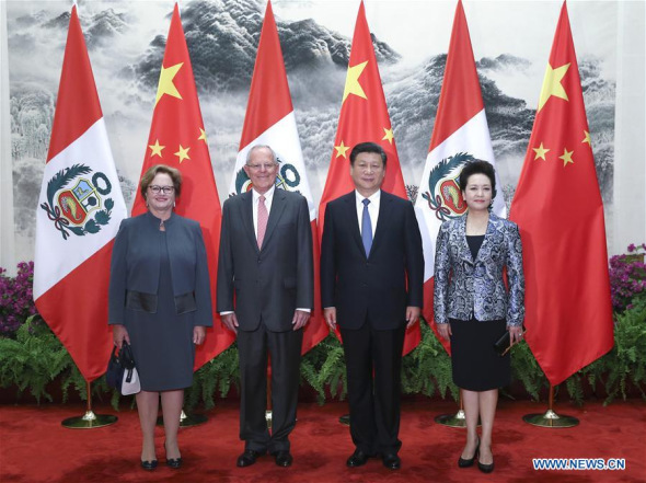 Chinese President Xi Jinping (2nd R) and his wife Peng Liyuan (R) pose for a group photo with Peru's President Pedro Pablo Kuczynski (2nd L) and his wife in Beijing, capital of China, Sept. 13, 2016. (Photo: Xinhua/Pang Xinglei)