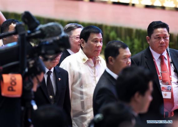 Philippine President Rodrigo Duterte (C) arrives to attend the 11th East Asia Summit (EAS) in Vientiane, Laos, Sept. 8, 2016. (Photo: Xinhua/Qin Qing)