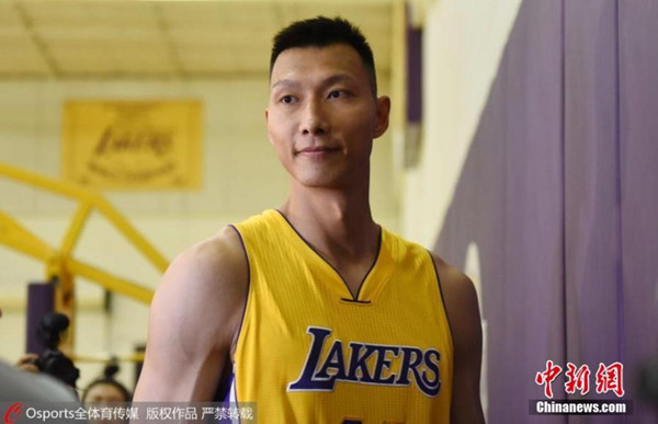 Yi Jianlian of China smiles as he wears his Lakers' No. 11 jersey during his introduction at Lakers headquarters in El Segundo, Los Angeles, Sept. 16, 2016. (Photo/Osports)