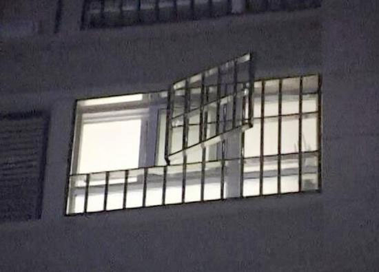 The window on the 11th floor of the building where the girl lived is open when she was discovered lying on the ground in Lianshui county of Jiangsu province in eastern China on Friday night, September 16, 2016. (Photo/Yangtse Evening Post)