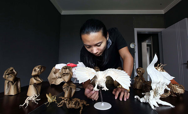 Qin Kun devotes himself to origami and produces some amazing work. None of his works can be copied, each piece has its own unique character.(Photo by Liu Jiaoqing/China Daily)