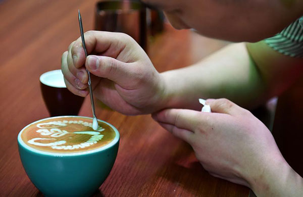 Coffee drinking habits are written into our DNA, a new study suggests, with some people's genetic make-up causing the caffeine hit to be felt more strongly.(Photo/Xinhua)