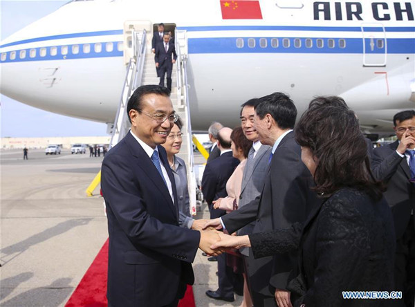 Chinese Premier Li Keqiang (1st L) and his wife Cheng Hong (2nd L) arrive at John F. Kennedy International Airport in New York, the United States, Sept. 18, 2016. Premier Li Keqiang will attend the 71st session of the United Nations General Assembly. (Photo/Xinhua)