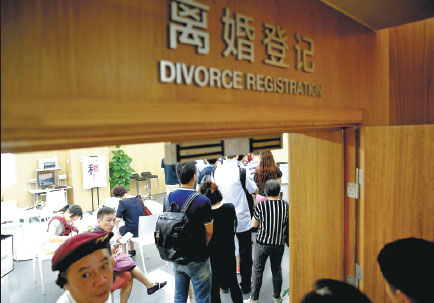 People line up at the divorce registration office in Shanghai's Xuhui district last month. Zhang Ruiqi / For China Daily