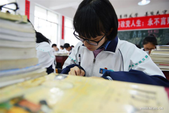 A student studies in a classroom of Minzu High School in Jianhe county, Southwest China's Guizhou province. (Photo/Xinhua)